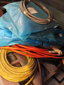 LOT TO INCLUDE: (1 PALLET) MISC. HOSING AND FLEXIBLE BRAIDED HOSE. LOADING & HANDLING FEE $15-4547